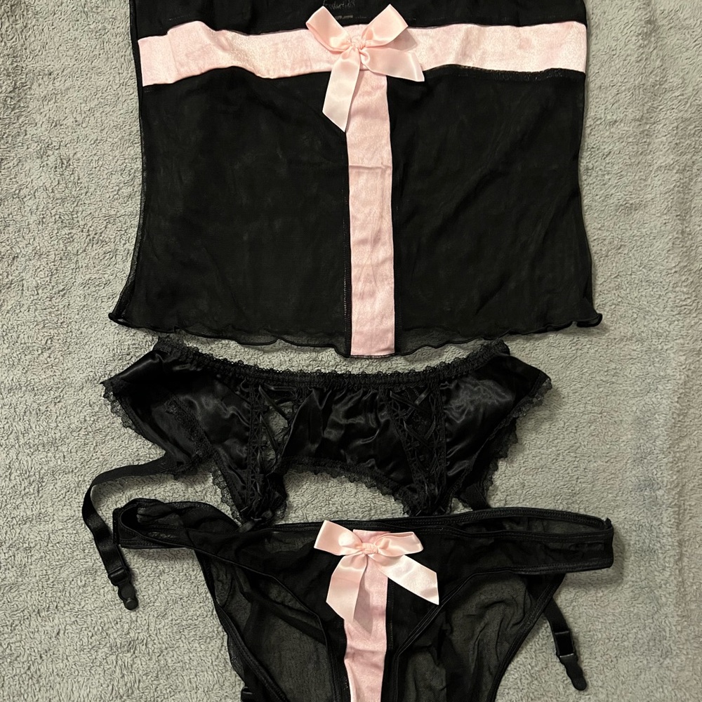 NWOT Frederick’s of Hollywood black strapless matching set